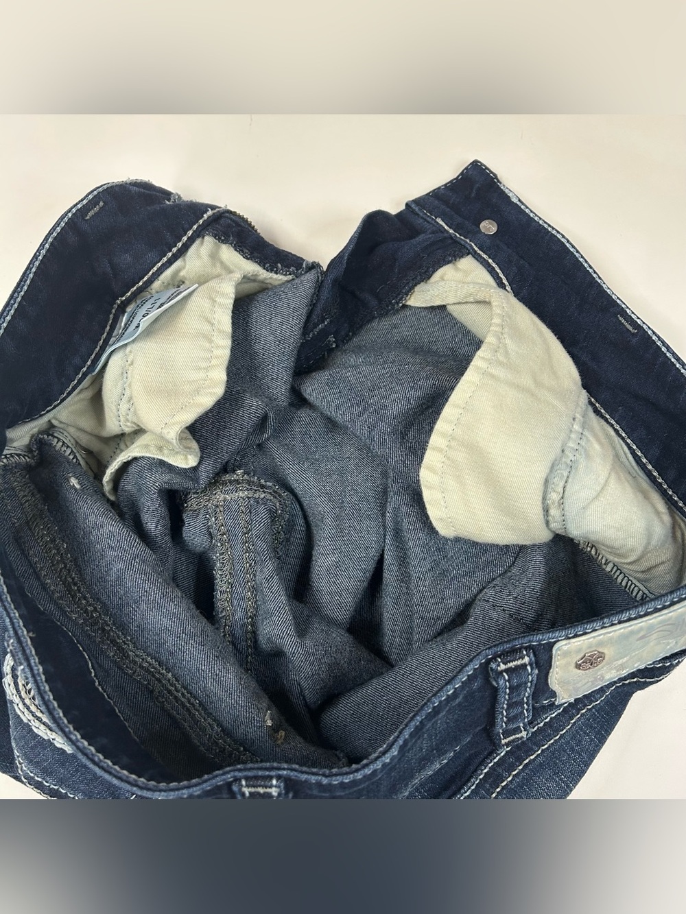 Silver Jeans Women’s Size W30/L11 Suki Mid Bermuda Jean Shorts Dark Wash #4209 - Picture 2 of 9